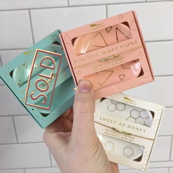 White Trinket White and Gold Honeycomb Ring Dish - Picture 5 of 5